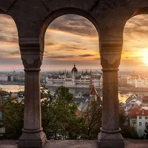parisian-soul-in-the-heart-of-budapest.inbudapesthotels.com/