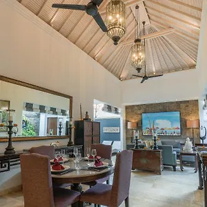 Mosan House: Art-filled Gem Near & Square Seminyak (Bali)